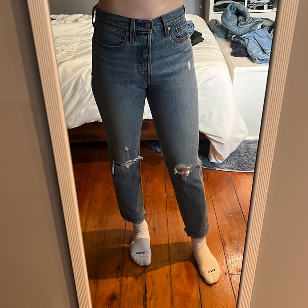 Levi’s size 27 high rise wedgie straight leg jeans